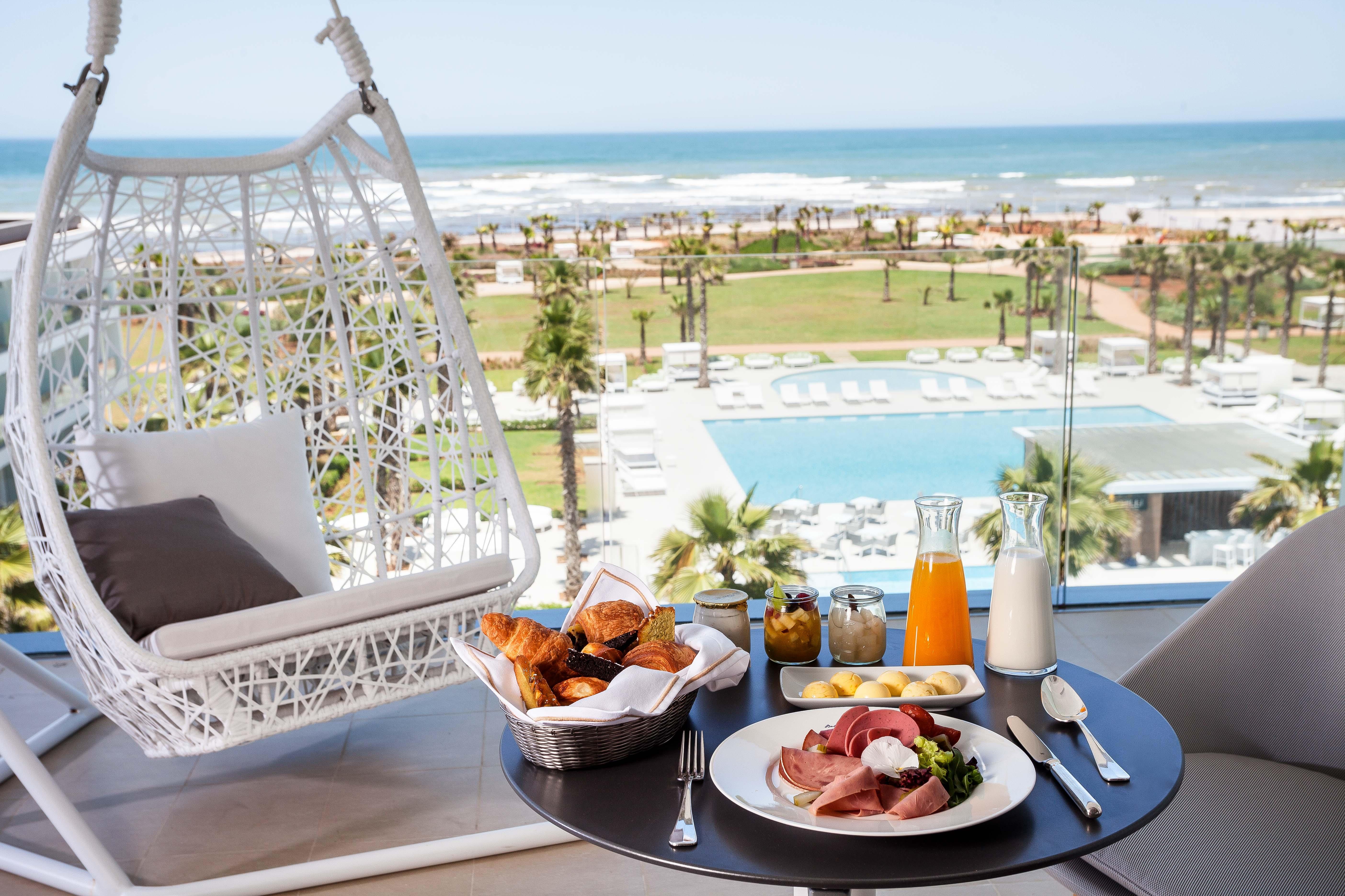 The View Bouznika Hotel Екстериор снимка Breakfast at a hotel