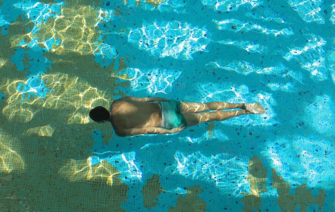 The View Bouznika Hotel Екстериор снимка A swimmer in a pool